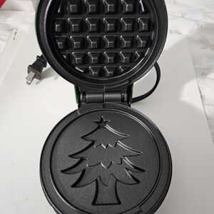 Waffle iron Christmas tree mini